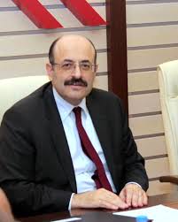Insana eski edebiyatı sevdiren, histerik bilim adamı tavırlarına ve tam adı mehmet ali yekta saraç'tır. Yekta Sarac Kimdir Yekta Sarac Ne Mezunudur Haberler