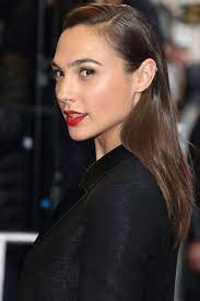 The 5 New Summer Hair Colors You Re About To See All Over Instagram Gal Gadot Gal Gardot Gal Gadot Photos