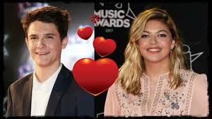 Qui est florian rossi, le compagnon de louane, et père de leur enfant ? Louane En Couple Avec Le Dj Kungs Les Photos Volees De Leurs Tendres Baisers Youtube