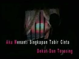 Dm dengan sayap impian gm ingin terbang ke sarang c f dm membawa cinta sebesar dunia a# a apa jua milikku dan kutahu dm hanya untukmu. Iklim Di Pintu Mahligai Youtube