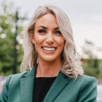 Sarah Bruner's Instagram, Twitter & Facebook