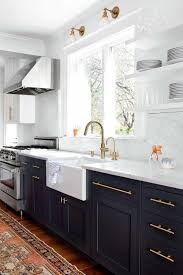 Cuisine Devant Fenetre Baie Vitree Inspiration Lumineuse Design De Cuisine Moderne Couleurs D Armoire De Cuisine Cuisines Design