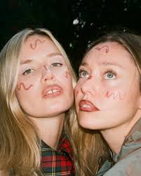 When we first gave Emily Super Balm, what came next we didn't expect. To be  included in Emily's on-the-go makeup hack that reframed the humble  lip-liner, reminding us beauty has no rule