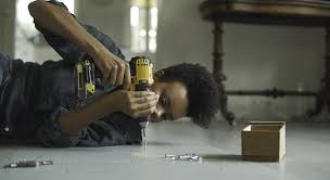 Prépercez les tasseaux tous les 40 cm ou 50cm ou 60 cm selon la section. Comment Percer Un Carrelage En Gres Cerame Sans Le Casser