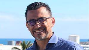 Olivier hoarau officialise sa candidature à un second mandat de maire du port. Olivier Hoarau Officialise Sa Candidature Aux Regionales