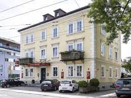 Auf der speisekarte des restaurants riedenburg stehen vor allem österreichische speisen. Neue Pachter Bringen Frischen Wind In Die Riedenburg Sn At