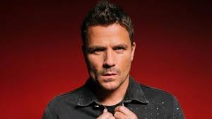 Dani Martín sorprende con un inesperado cambio de look hecho por él mismo