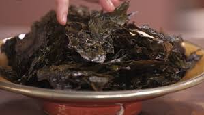 Como fazer chips de couve | Cozinha Prática | Receitas