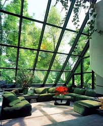 'when in doubt, add more windows,' and i think it's a good one. Vitral Luz Natural Verde Exuberante Tudo Num Lugar Unico Perfeito Lindo House Design Living Room Green Home