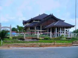 Kain yang dipakai sebagai bahan utamanya adalah bukan lagi menggunakan. 4 Rumah Adat Kalimantan Barat Gambar Penjelasannya Lengkap