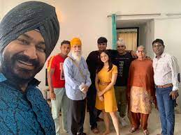 These are the real name of the casts in taarak mehta ka ooltah chashmah cast. Taarak Mehta Ka Ooltah Chashmah S Mr Sodhi Aka Gurucharan Singh Shares A Picture Of His Real And Reel Family