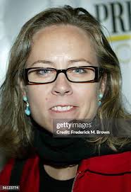 18 Lisa Wiegand Photos & High Res Pictures