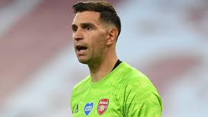 Emiliano Martinez Aston Villa Interested In Arsenal Goalkeeper Football News Sky Sports
