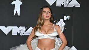 Addison Rae Has a White Swan Moment at the 2024 MTV VMAs | Vogue