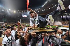 Toulouse a battu en finale l'asm, qui devra repasser pour garnir son armoire à trophée d'un troisième bouclier de brennus, après 2010 et 2017. The Wild Life Of The Bouclier De Brennus Top 14 Trophy Rugby World