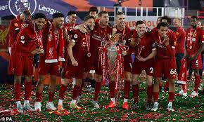 The champions will receive the silverware in a special ceremony on the kop following their final home game of the season against chelsea on wednesday night. Jordan Henderson Lifts Premier League Trophy As Liverpool Are Crowned Champions Daily Mail Online