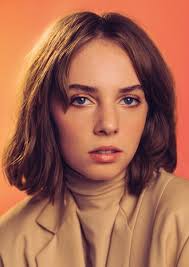 Fan Casting Hailee Steinfeld as Iris Adams in The Agathas