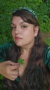 The Queen of The Four-Leaf Clovers will support the Gnomes in the battles  to come!✨️🍀 #gnomes #gnomesoftiktok #gnomewar #knights #CRAWLY  #gnomesvsknight #fourleafclover ##fourleafcloverhunter ...