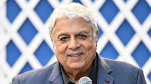 “La femme du reste de ma vie” : Enrico Macias a retrouvé l'amour, le  chanteur s'est remarié à 85 ans