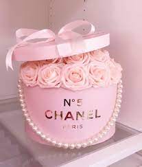 N5 Chanel Bouquet Pretty Luxury Bouquet Chanel Cake Luxury Bouquet Bouquet Birthday