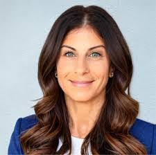 Elva Mathews's Instagram, Twitter & Facebook