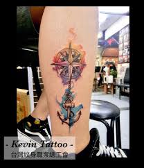 指南針船錨設計航海水手的圖案與彩色暈染展現出對比的獨特設計tattoo by 韋如 台灣紋身刺青 台北紋身刺青 西門町紋身刺青