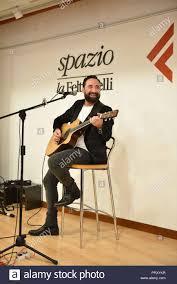 View federico zampaglione pictures ». Federico Zampaglione Gesehen Live Bei Seinem Neuen Album Fino A Qui Launch Bei Lafeltrinelli Ein Italienischer Sanger Songwriter Federico Zampaglione Ein Frontmann Von Tiromancino Stockfotografie Alamy