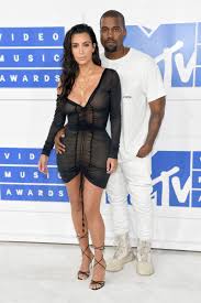 Kim Kardashian And Kanye West Keep It Cool On The 2016 Vmas Red Carpet Fashionista kim kardashian and kanye west keep it