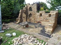 Sie benötigen nur wenige materialien, um für ihren garten eine simple rankhilfe selber bauen zu können. 51 Ruine Im Garten More Ideen Garten Ruinen Gartenmauern