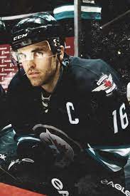 Ladd war anfang juli 2010 durch ein transfergeschäft von den chicago blackhawks nach atlanta gekommen. Andrew Ladd Jets Hockey Hot Hockey Players Fantasy Hockey