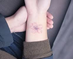 40 Beautiful Tiny Wrist Tattoos For Women With Images Wrist Tattoos For Women Tiny Wrist Tattoos Tattoos For Women