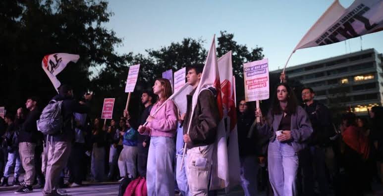 Teachers, students and doctors strike across Greece: How public transport  will run today – Greek City Times