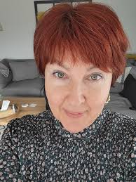 Hello ladies, I'm a dull Canadian woman currently living in Toronto. I've  lived here for nearly 40 years now; the past 24 years in the same boring  townhouse. I'm self employed, which