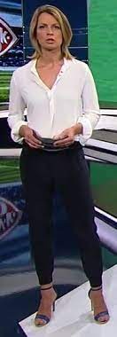 Jessy wellmer wird im wechsel mit gerhard delling die moderation aus dem studio übernehmen. The Best 29 Jessy Wellmer Sportschau Moderatorin Ard