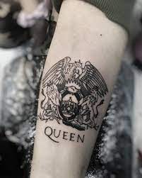 Titanium Tattoo Piercing Cloth On Instagram Logo De Queen Para Melpereyra00 Y Primer Tattoo De Wanzor Art En Freddie Mercury Tattoo Queen Tattoo Tattoos