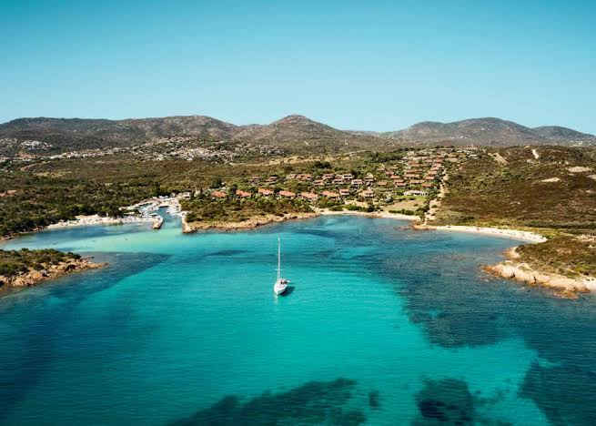 Tavolara, ecco le immagini del resort extra lusso: ville da oltre 8  milioni, campi da golf, eliporto e hotel a cinque stelle - Sardiniapost.it