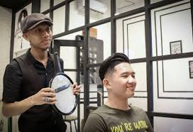 Bentuk wajah bulat ini biasanya disebut chubby, memiliki pipi yang agak berisi. 10 Rekomendasi Barbershop Di Jogja Bikin Kamu Kece Maksimal