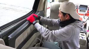 Setelah di teliti rupa rupanya terdapat 2 skrew yang sudah longgar dan ada yang sudah tercabut. Pintu Gelongsor Mpv Saya Rosak Apa Masalahnya Wapcar