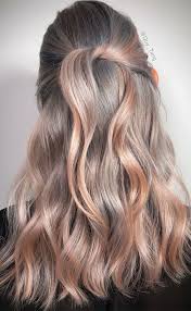 Jennifer garner's medium brown hair is amplified by soft blonde highlights embedded throughout. 63 Charming Hair Colour Ideas Hairstyles Illuminate Grey And Peach