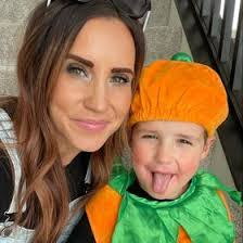 Lisa Genske's Instagram, Twitter & Facebook