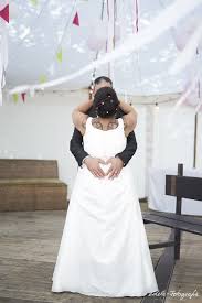 Für so eine qualität und beratung zahlt man auch den preis. Wunderhubsche Braut Tanzend In Einem Retro Festzelt Foto Aufgenommen Von Daniel Edele Kleid Anzug Braut Brautigam B Braut Hochzeitszelt Kleid Hochzeit