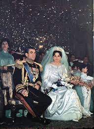 Maka bermulalah episod baru dalam perhubungan mereka.daripada bff kepada suami isteri. Royal Weddings Royal Iran Shah Mohammad Reza Pahlavi S Wedding To Queen Farah Pahlavi Royal Weddings Persian Princess Royal Brides