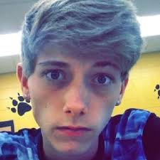 Wayne Shuttleworth (@WayneShuttlewo3)