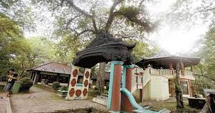 Bukit siguntang merupakan sebuah bukit kecil setinggi 29—30 meter dari permukaan laut yang terletak sekitar 3 kilometer dari tepian utara sungai musi dan masuk dalam wilayah kota palembang, sumatera selatan. Menyingkap Sejarah Melayu Di Bukit Siguntang Mahameru Suryapost