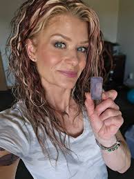 Purple Lipstick 💄 💜 Purple Rain 🌂 ☂️ my favorite song 🎵 bye Prince