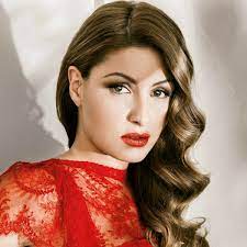 Support the artist, buy έλενα παπαρίζου's albums! 3exaste Ta Makria Mallia Ths H Elena Paparizoy Exei Pleon Kare Kai Ths Phgainei Poly Instyle Gr