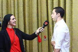 أحمد مصطفى الأحمر لاعب كرة يد بنادي الزمالك ومنتخب مصر الحاصل على بطولة أمم أفريقيا 2008 و2016، ونجل لاعب الزمالك ومنتخب مصر والمدرب مصطفى الأحمر وهو حاليا قائد منتخب مصر لكرة اليد. Ahmed Elahmar Ø§Ù„ÙƒØ§Ø¨ØªÙ† Ø£Ø­Ù…Ø¯ Ø§Ù„Ø£Ø­Ù…Ø± Ø§Ù„Ø£Ø­Ù…Ø± Ù…Ø¹ Ø£Ø®ØªÙ‡ Ø§Ù„Ø¥Ø¹Ù„Ø§Ù…ÙŠØ© Ù†ÙŠØ±Ø© Ø§Ù„Ø£Ø­Ù…Ø± Facebook