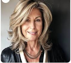 Dora Henriquez's Instagram, Twitter & Facebook