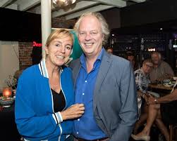 Ann jozefien andrea (an) swartenbroekx (genk, 11 juli 1969) is een belgische actrice, presentatrice, scenariste en zangeres. F C De Kampioenen Actrice An Swartenbroekx 49 Is Oma Geworden Showbizz Hln Be