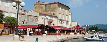 Der flughafen rijeka ist ebenfalls 25 kilometer von der stadt entfernt und befindet sich auf der insel. Het Gouden Eiland Krk In Kroatie Camping Krk Suncamp